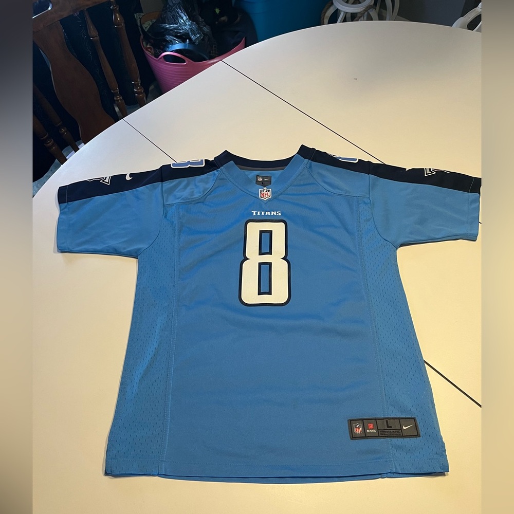 NFL Tennessee Titans quarterback Marcus Mariota 8 large youth jersey
